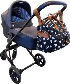 Kidzroom Black And White Luiertas - Zwart - Ophanglussen Kinderwagen - Verschoonmatje - Verstelbare Schouderband 34 Kidzroom Black And White Luiertas - Zwart - Ophanglussen Kinderwagen - Verschoonmatje - Verstelbare Schouderband -Baby Kinderwagen Serie Winkel 1004x1200 2