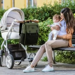 Brisby Slijtvaste Luiertas – Verzorgingstas - Two Tone Groen En Zwart - Inclusief Verschoonmatje - Isoleervakken - Met Geïntegreerde Kinderwagen Haken -Baby Kinderwagen Serie Winkel 1200x1200 326