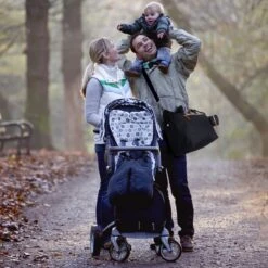 Brisby Slijtvaste Luiertas - Verzorgingstas Groot -Zwart - Inclusief Verschoonmatje - Isoleervakken - Fopspeen Houder - Makkelijk Te Bevestigen Aan De Kinderwagen -Baby Kinderwagen Serie Winkel 1200x1200 383