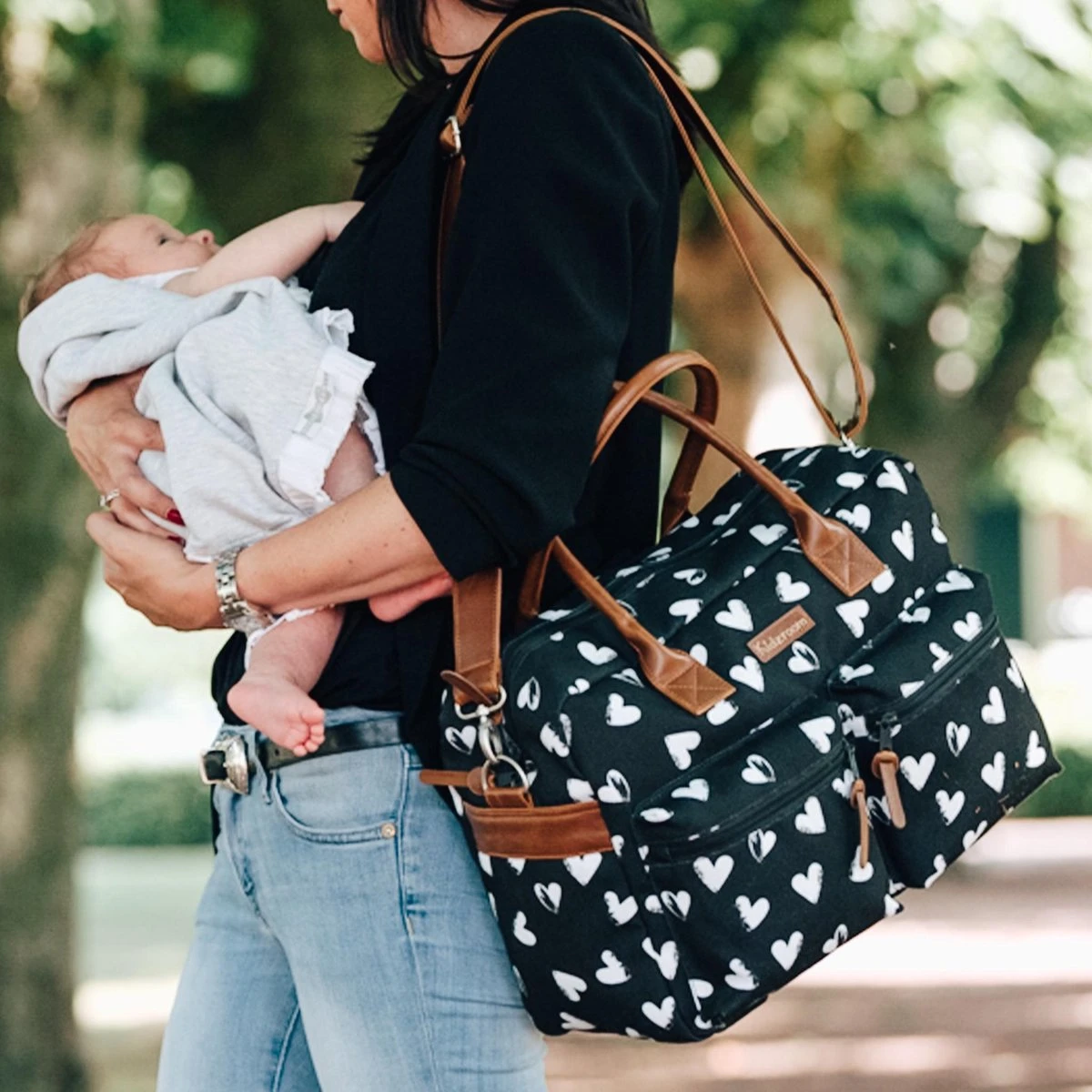 Kidzroom Black And White Luiertas - Zwart - Ophanglussen Kinderwagen - Verschoonmatje - Verstelbare Schouderband 7 Kidzroom Black And White Luiertas - Zwart - Ophanglussen Kinderwagen - Verschoonmatje - Verstelbare Schouderband - Afbeelding 7