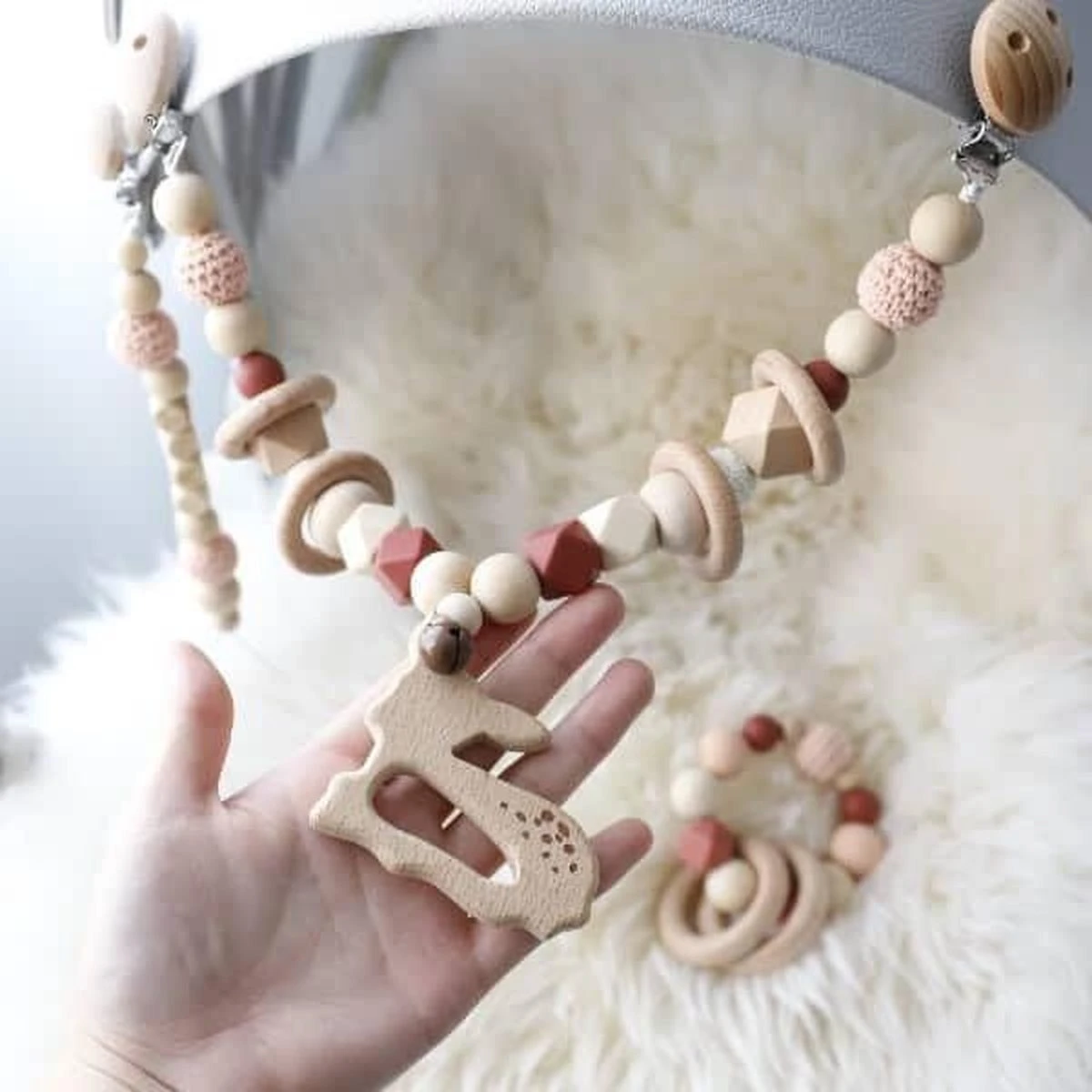Wagenspanner Bambi Hert - Baby Wagenspanner Hout - Vrolijke Kinderwagenspanner - Eenvoudig Te Bevestigen - Kraamcadeau Voor Jongens En Meisjes - Completebabyuitzet - Musthave 2021 1 Wagenspanner Bambi Hert - Baby Wagenspanner Hout - Vrolijke Kinderwagenspanner - Eenvoudig Te Bevestigen - Kraamcadeau Voor Jongens En Meisjes - Completebabyuitzet - Musthave 2021