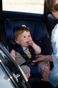 MUNDO 0-36 KG ISOFIX - 360 Graden Draaibaar Zwart -Baby Kinderwagen Serie Winkel 800x1200 4